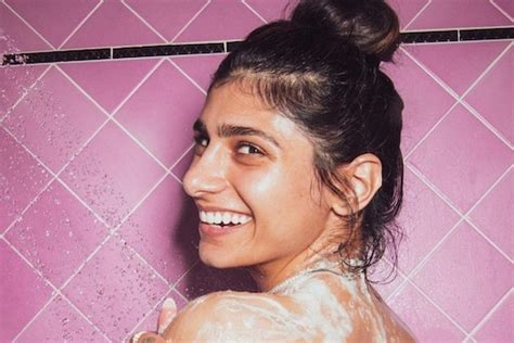 mia khalifa bath